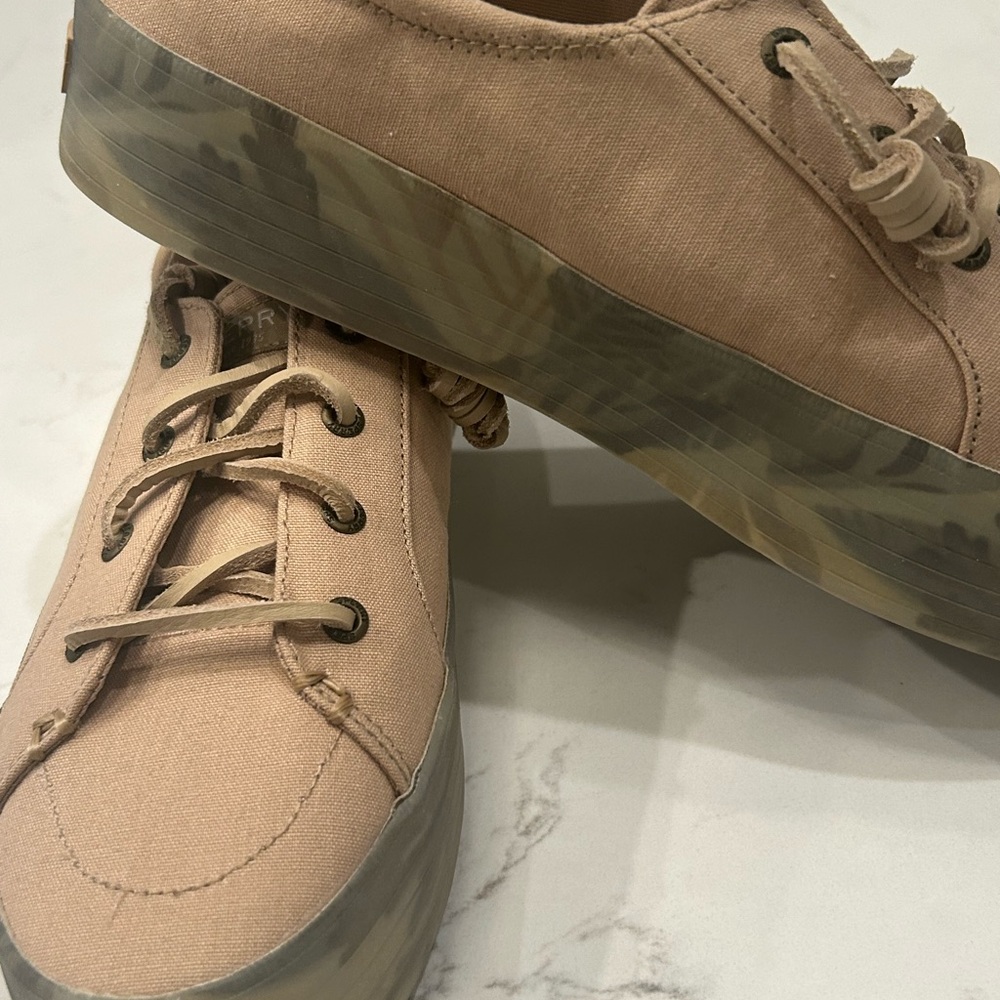 Sperry Beige Canvas Sneakers with Camouflage Sole never worn
